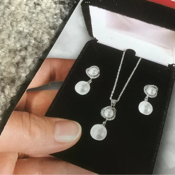 ❤️ NIB Cesca Vanna Crystal Pearl & CZ Necklace/ Earring Set - Picture 4 of 10